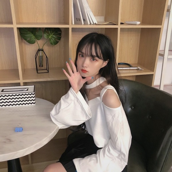 Női blúz széles ujjú, V-nyakú és nyitott váll