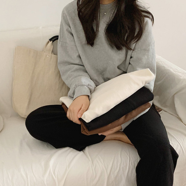 Pulover casual de dama cu decolteu oval in culorile gri, alb, maro si negru