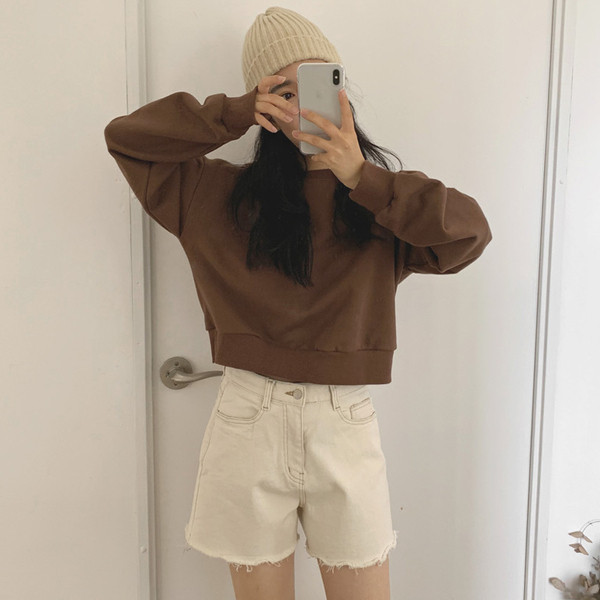 Pulover casual de dama cu decolteu oval in culorile gri, alb, maro si negru