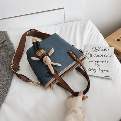 Női táska kiegészítővel több színben