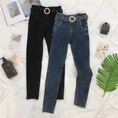 Casual γυναικεία τζιν με ζώνη σε μαύρο και μπλε χρώμα