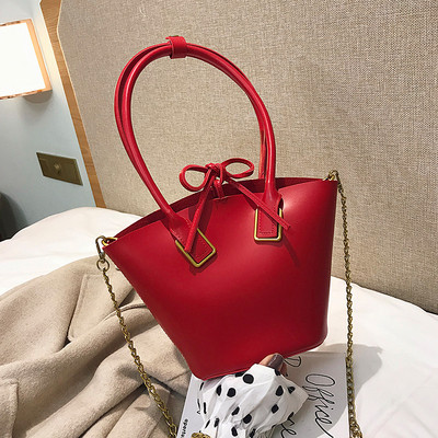 Modern női táska lánccal több színben