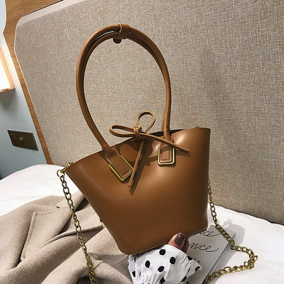 Modern női táska lánccal több színben