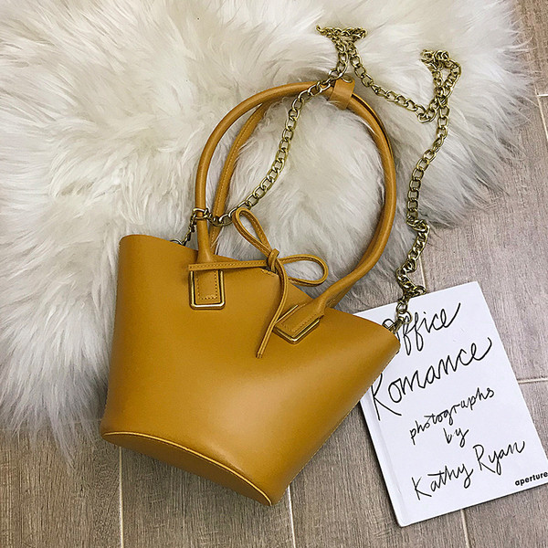 Modern női táska lánccal több színben