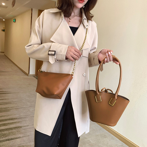 Modern női táska lánccal több színben