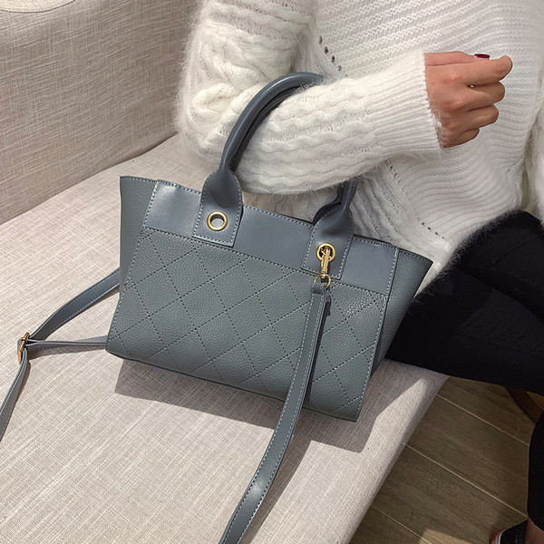 Modern női táska hosszú és rövid fülekkel, többféle színben