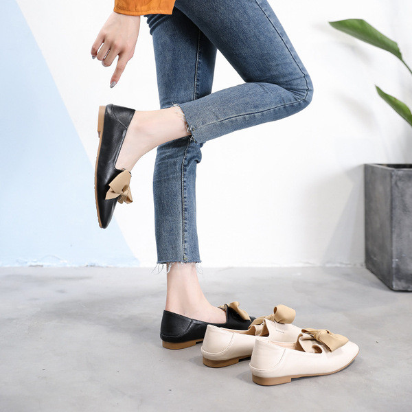 Modern női mokaszin szalaggal, két színben