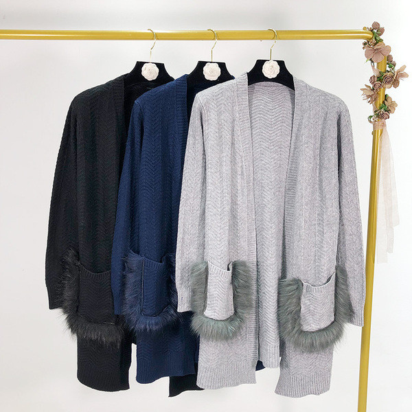 Hosszú női mellény rögzítés nélkül, zsebekkel és pehellyel