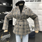 Modern női kabát övvel, két színben