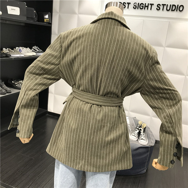 Modern női kabát övvel, két színben