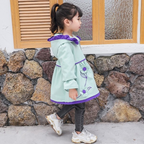 Modern gyerekkabát két színben 3D elemmel lányoknak