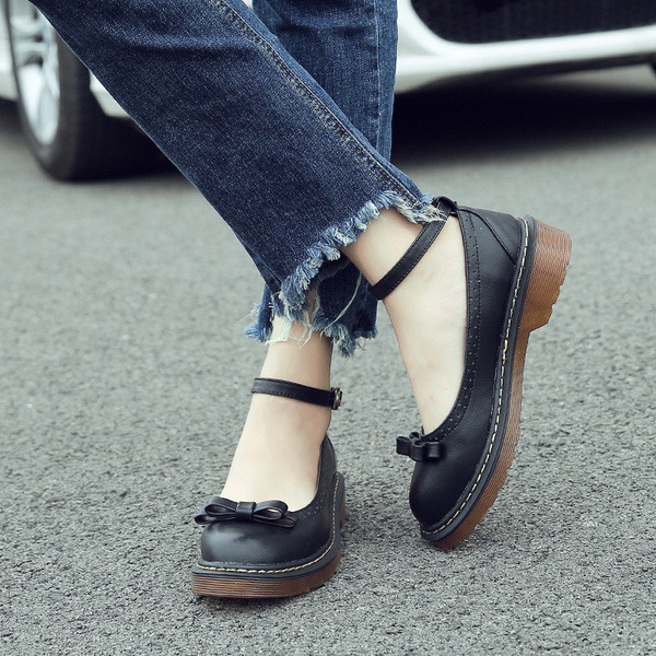 Alkalmi női cipő csattal és szalaggal több színben