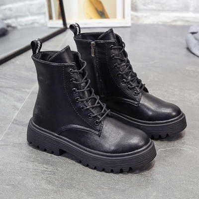 Női bőr alkalmi csizma fekete fűzővel