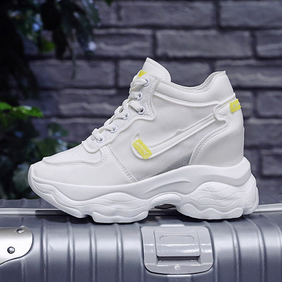 Modern női tornacipő magas durva talppal és háló elemekkel