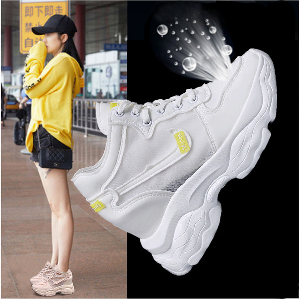 Modern női tornacipő magas durva talppal és háló elemekkel