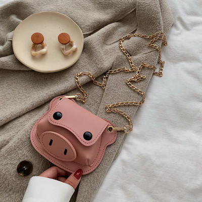 Női táska 3D elemmel és lánccal, négy színben