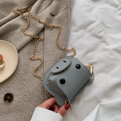 Női táska 3D elemmel és lánccal, négy színben