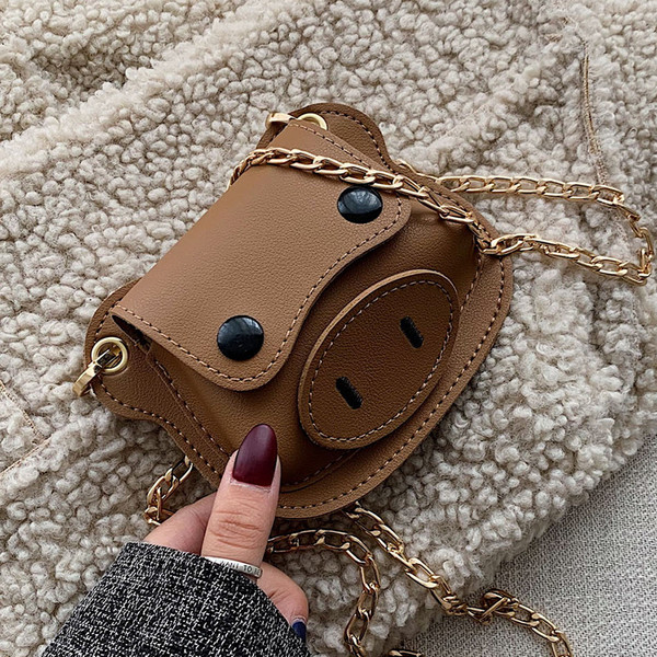 Női táska 3D elemmel és lánccal, négy színben