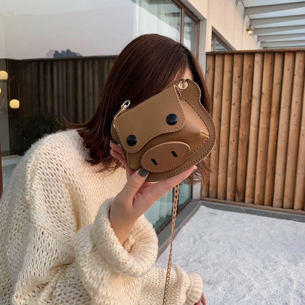 Női táska 3D elemmel és lánccal, négy színben