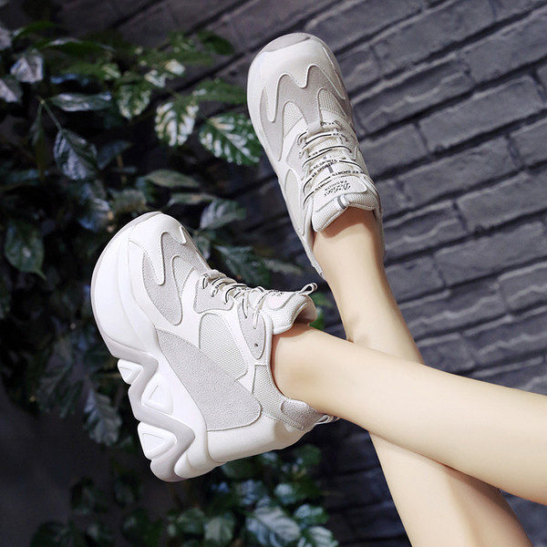 Γυναικεία αθλητικά παπούτσια με ψηλή πλατφόρμα σε διάφορα χρώματα