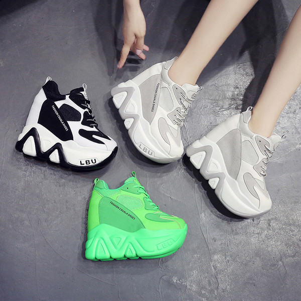 Γυναικεία αθλητικά παπούτσια με ψηλή πλατφόρμα σε διάφορα χρώματα