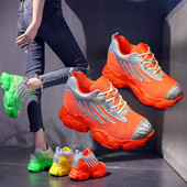 Sportos-alkalmi női tornacipő durva talppal, többféle neon színben