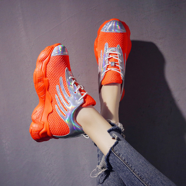 Sportos-alkalmi női tornacipő durva talppal, többféle neon színben