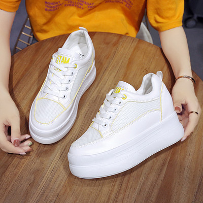 Alkalmi női tornacipő lapos talppal, fehér színben