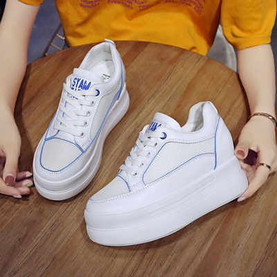 Alkalmi női tornacipő lapos talppal, fehér színben