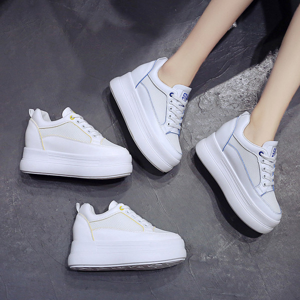 Alkalmi női tornacipő lapos talppal, fehér színben