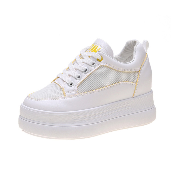 Alkalmi női tornacipő lapos talppal, fehér színben