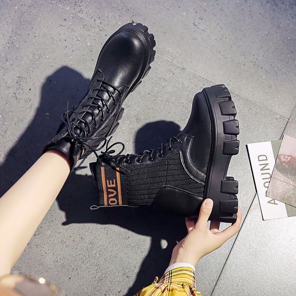 Cizme de dama din piele cu sireturi si broderie colorata