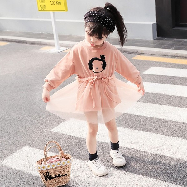Модерна детска рокля в два цвята с апликация и тюл