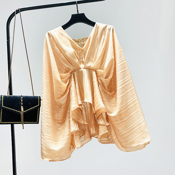 Új modell női blúz széles ujjal - aszimmetrikus modell három színben