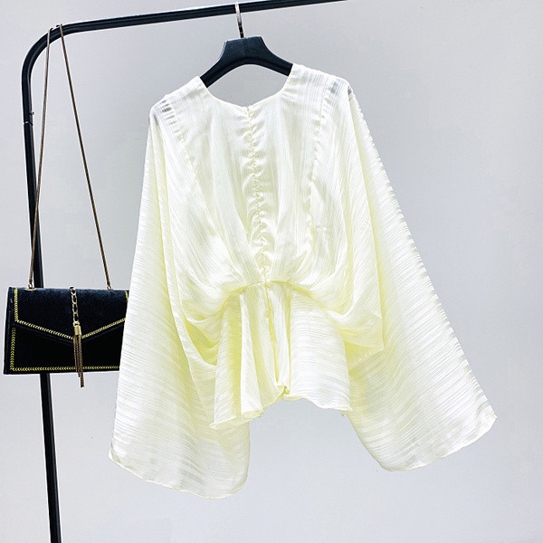 Új modell női blúz széles ujjal - aszimmetrikus modell három színben