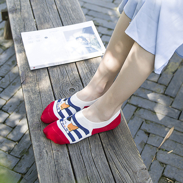 Alkalmi női rövid zokni rátéttel több színben