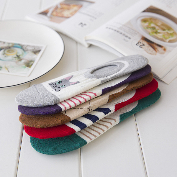 Alkalmi női rövid zokni rátéttel több színben