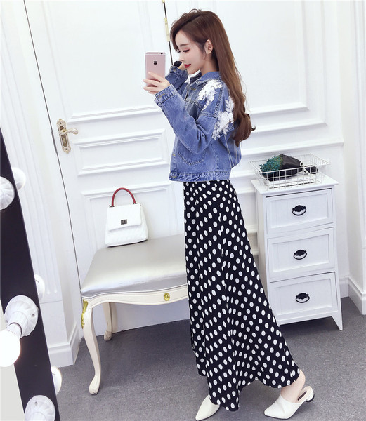 Rövid farmerdzseki kék színben és 3D elemmel