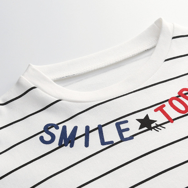 Csíkos gyerek blúz fehér színben, fiúknak felirattal