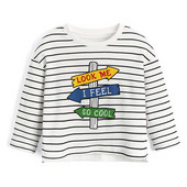 Fehér színű, rátéttel ellátott gyerekblúz fiúknak