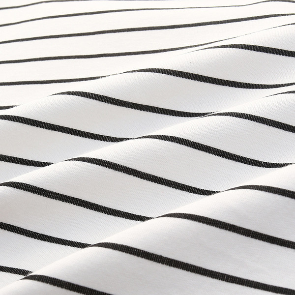 Fehér színű, rátéttel ellátott gyerekblúz fiúknak