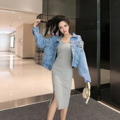 Női széles farmerdzseki kék színben, 3D elemmel