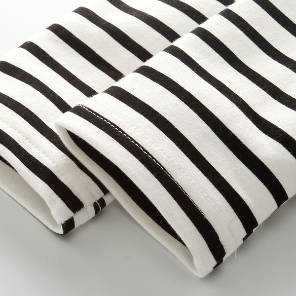 Gyerek blúz fiúknak szürke színben kapucnival és rátéttel