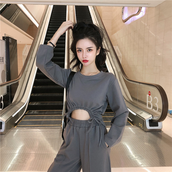 Női lezser szett rövid blúzból és széles nadrágból