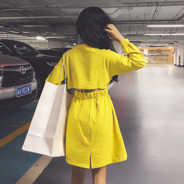 Női kivágott ruha gumírozott derékkal és hosszú ujjal