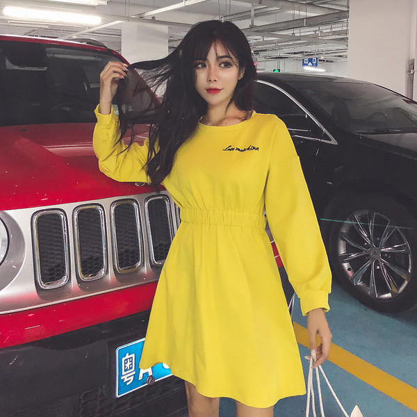 Női kivágott ruha gumírozott derékkal és hosszú ujjal