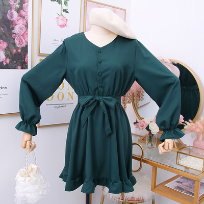 Alkalmi női ruha övvel és spitz nyakkivágással több színben