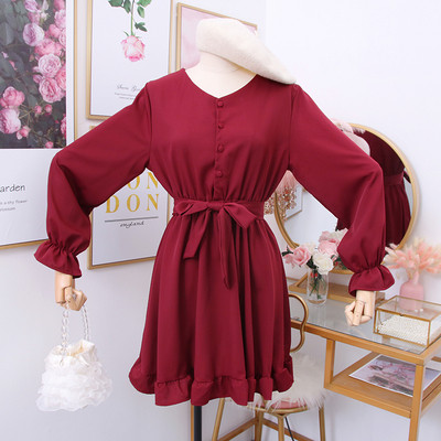 Alkalmi női ruha övvel és spitz nyakkivágással több színben