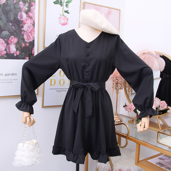 Alkalmi női ruha övvel és spitz nyakkivágással több színben