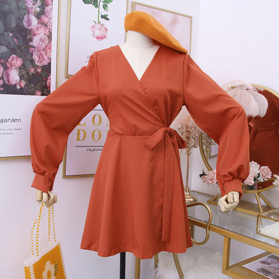 Modern női ruha V-nyakú és hosszú ujjú - szabású modell több színben